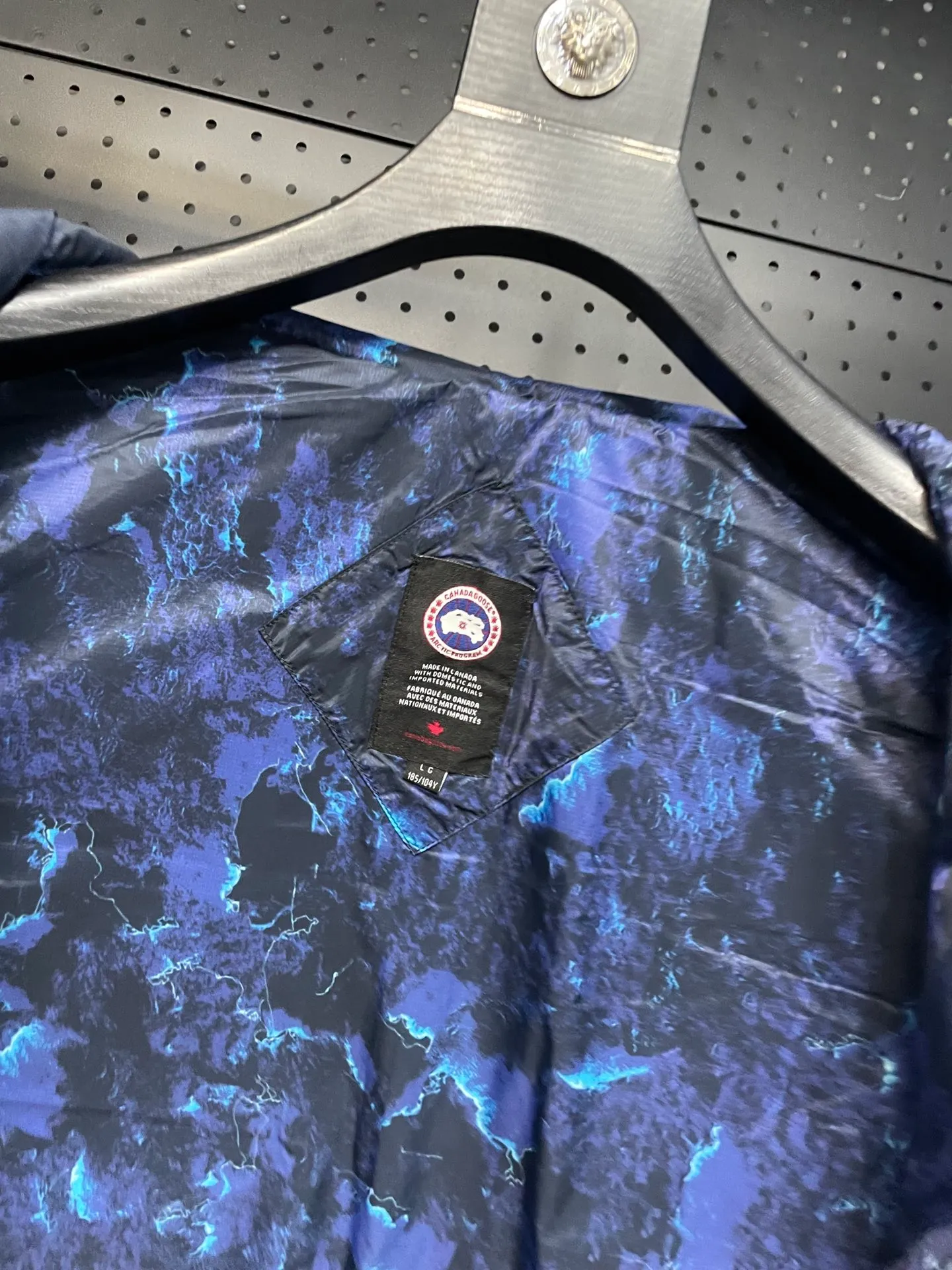P560 Canadian brand CanadaGoose men's and women's CROFTON lightweight down vest 2229M DWR water-repellent treatment WindWall windproof fabric 700 fleece filling original mold opening details one to one production The upper body effect is stunning Exclusively available on the Xiaohongshu purchasing platform The highest version on the market Size: XS S M L XL XXL